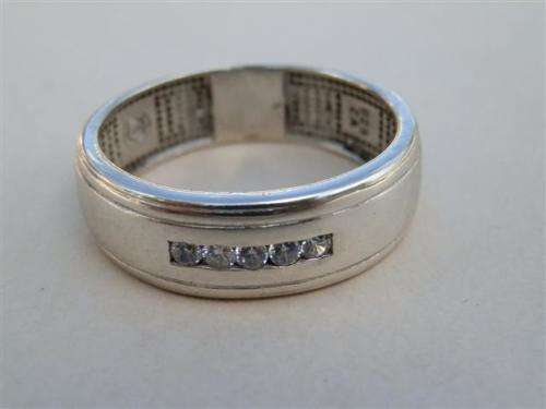 Handsome solid sterling silver cubic ring - weight 4.8 g.