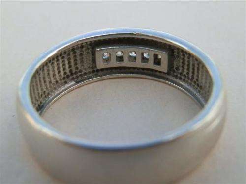 Handsome solid sterling silver cubic ring - weight 4.8 g.