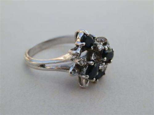 Magnificent solid sterling silver blue sapphire cluster ring - weight 4.6 g
