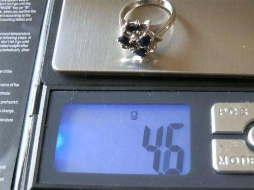 Magnificent solid sterling silver blue sapphire cluster ring - weight 4.6 g