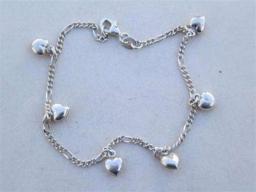 Marvelous solid sterling silver hearts bracelet - weight 4.5 g.