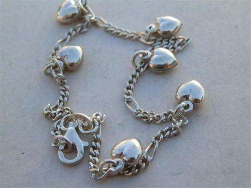 Marvelous solid sterling silver hearts bracelet - weight 4.5 g.