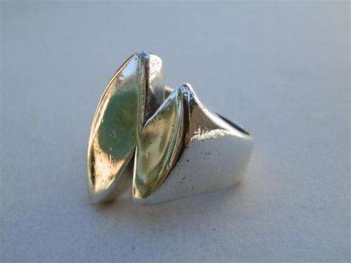 Astonishing heavy solid sterling silver ring - weight 12.2 g.