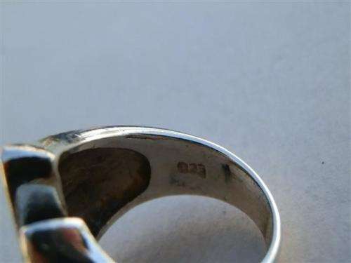 Astonishing heavy solid sterling silver ring - weight 12.2 g.