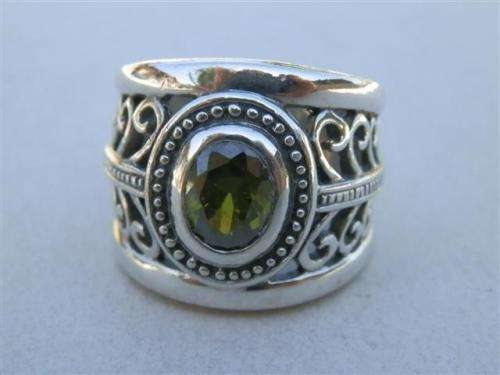 Fabulous heavy solid sterling silver ring - weight 13.2 g.