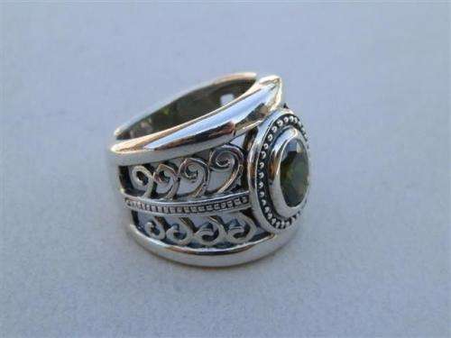 Fabulous heavy solid sterling silver ring - weight 13.2 g.