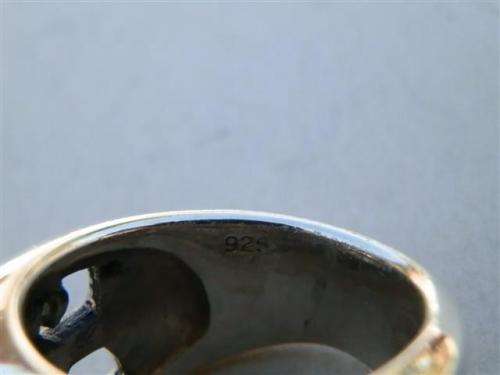 Fabulous heavy solid sterling silver ring - weight 13.2 g.