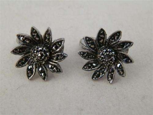 Stunning vintage solid sterling silver clip-on earrings - weight 3.9 g.