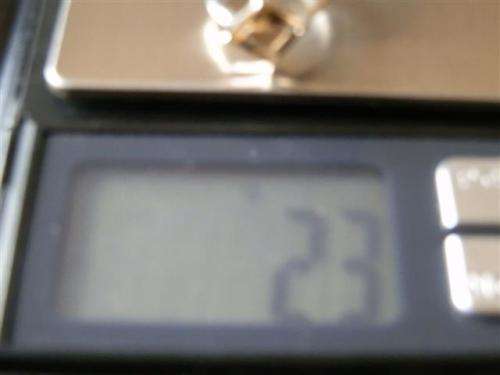 Smashing solid sterling silver topaz ring - weight 2.3 g.