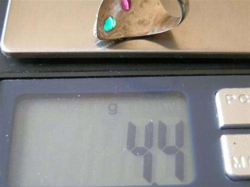 Astonishing solid sterling silver natural ruby and emerald ring - weight 4.4 g.