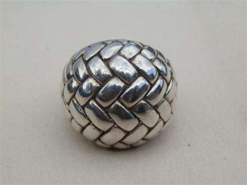 Exquisite solid sterling silver dome ring - weight 8.9 g.