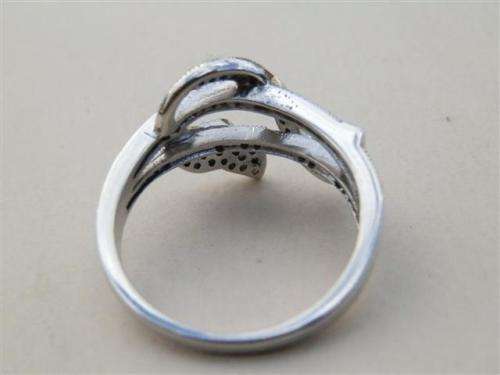 Fabulous solid sterling silver ring - weight 3.9 g.