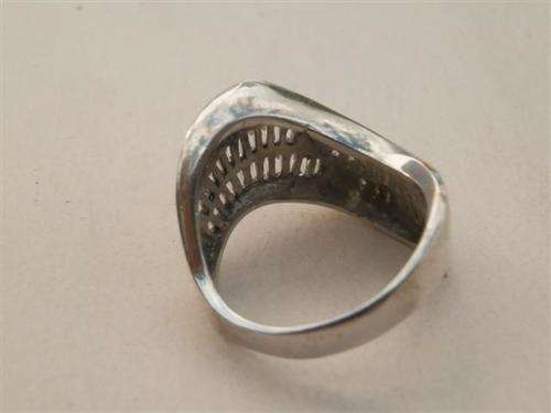 Smashing sol;id sterling silver ring - weight 6.3 g.