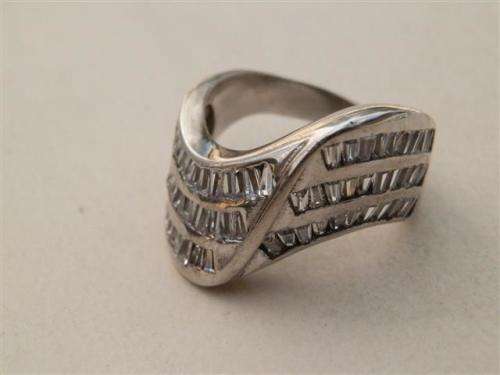 Smashing sol;id sterling silver ring - weight 6.3 g.