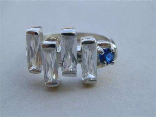 Awesome solid sterling silver blue sapphire ring - weight 6 g.