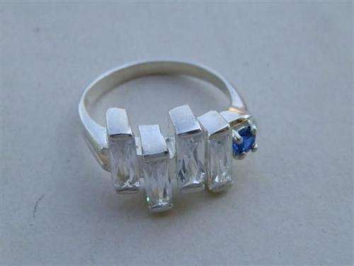 Awesome solid sterling silver blue sapphire ring - weight 6 g.