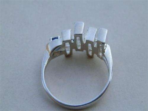 Awesome solid sterling silver blue sapphire ring - weight 6 g.