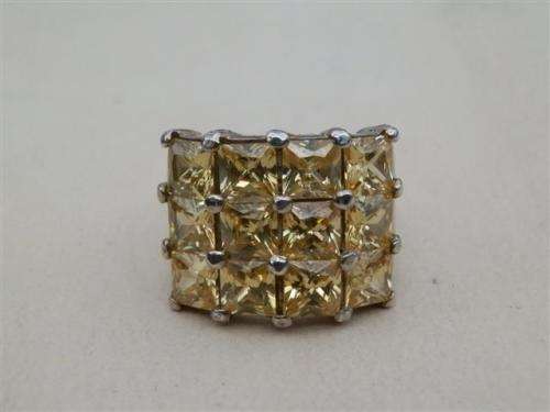 Spectacular heavy solid sterling silver ring - weight 12.4 g.