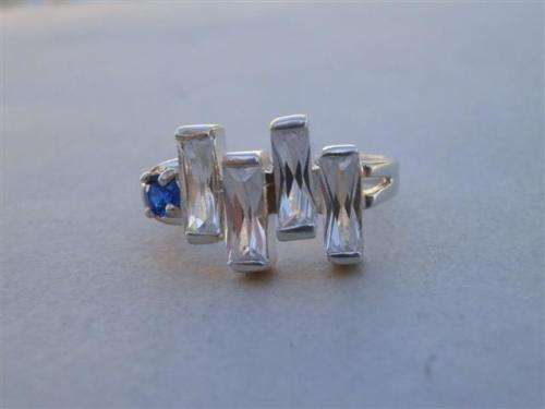 Awesome solid sterling silver blue sapphire ring - weight 6 g.