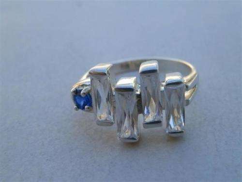 Awesome solid sterling silver blue sapphire ring - weight 6 g.