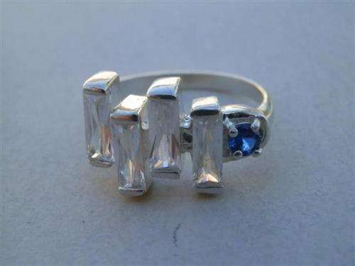Awesome solid sterling silver blue sapphire ring - weight 6 g.
