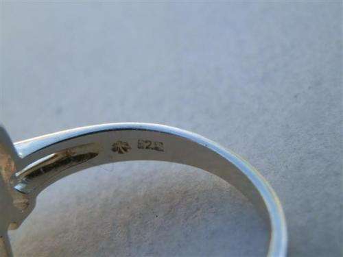 Awesome solid sterling silver blue sapphire ring - weight 6 g.