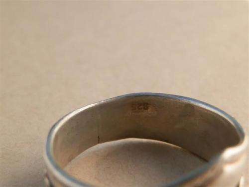 Awesome solid sterling silver fancy ring - weight 4.2 g.