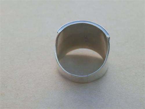 Stunning solid 18 ct rose gold and sterling silver fancy ring - weight 7.7 g.