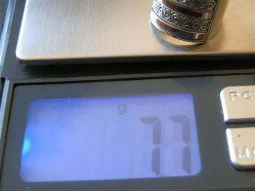 Stunning solid 18 ct rose gold and sterling silver fancy ring - weight 7.7 g.