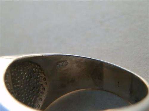 Fabulous solid sterling silver ring - weight 9.9 g.