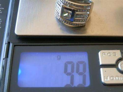 Fabulous solid sterling silver ring - weight 9.9 g.