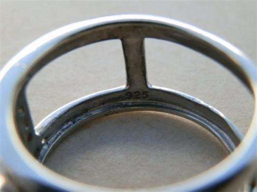 Stunning solid sterling silver ring - weight 4.8 g.