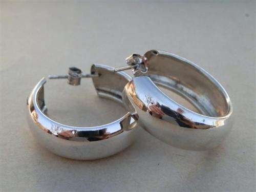 Charming solid sterling silver hoop earrings - weight 5.8 g.