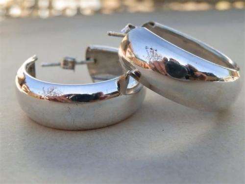 Charming solid sterling silver hoop earrings - weight 5.8 g.