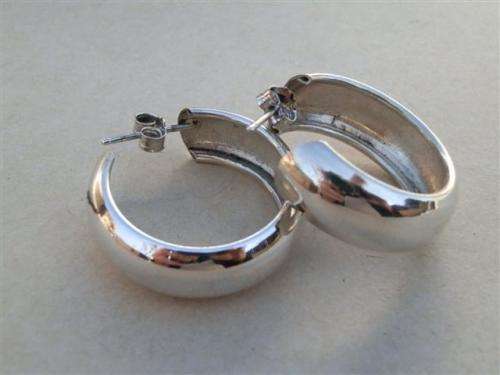 Charming solid sterling silver hoop earrings - weight 5.8 g.