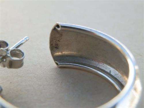 Charming solid sterling silver hoop earrings - weight 5.8 g.