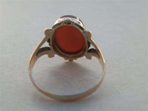 Exquisite vintage solid 9 ct gold cameo ring - weight 2.7 g.
