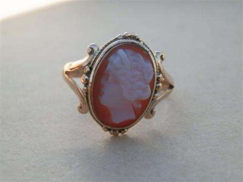 Exquisite vintage solid 9 ct gold cameo ring - weight 2.7 g.