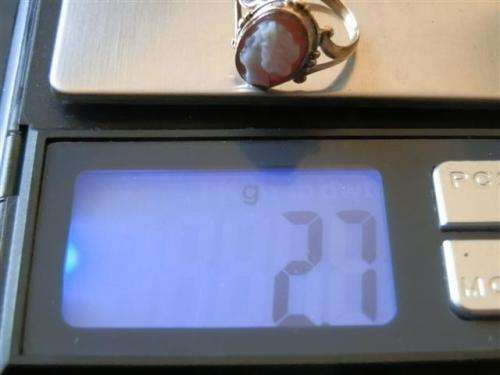 Exquisite vintage solid 9 ct gold cameo ring - weight 2.7 g.