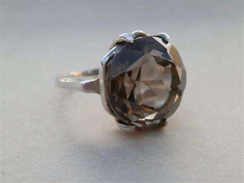 Superb solid antique sterling silver smokey topaz ring - weight 8 g.