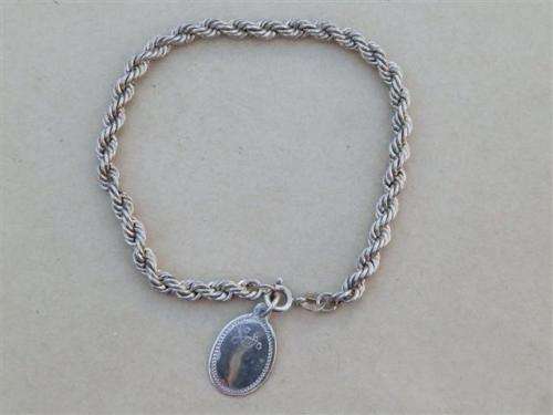 Gorgeous solid sterling silver bracelet with charm - weight 6.2 g.