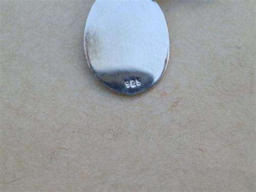 Gorgeous solid sterling silver bracelet with charm - weight 6.2 g.