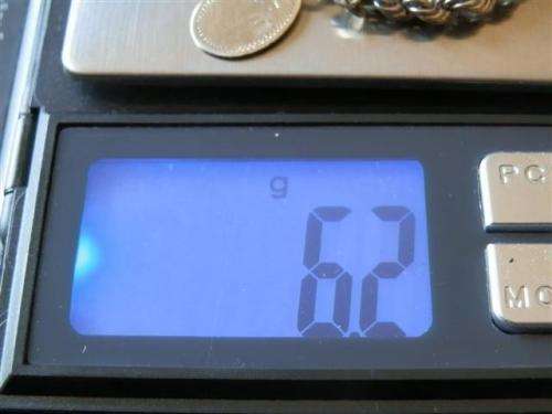 Gorgeous solid sterling silver bracelet with charm - weight 6.2 g.