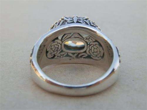 Exquisite solid sterling silver green amethyst ring - weight 10.78 g.