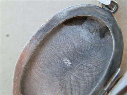 Exquisite vintage solid sterling silver oval locket pendant -  weight 7.16 g. g.