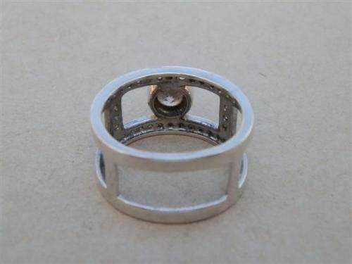 Stunning solid sterling silver ring - weight 4.8 g.