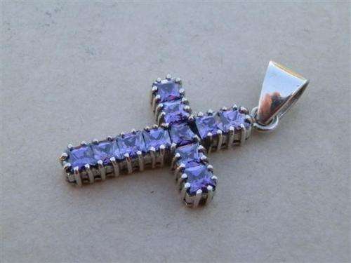 Magnificent solid sterling silver amethyst cross pendant - weight 9.22 g.