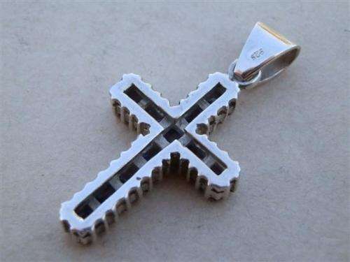 Magnificent solid sterling silver amethyst cross pendant - weight 9.22 g.