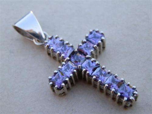 Magnificent solid sterling silver amethyst cross pendant - weight 9.22 g.