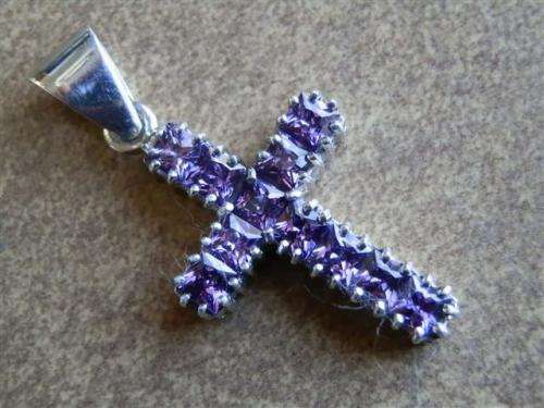 Magnificent solid sterling silver amethyst cross pendant - weight 9.22 g.